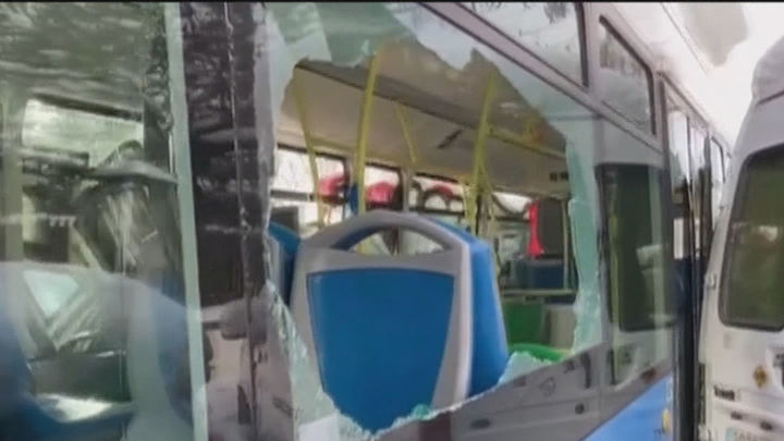 Los vándalos rompieron ventanillas y destrozaros asientos / TELEMADRID