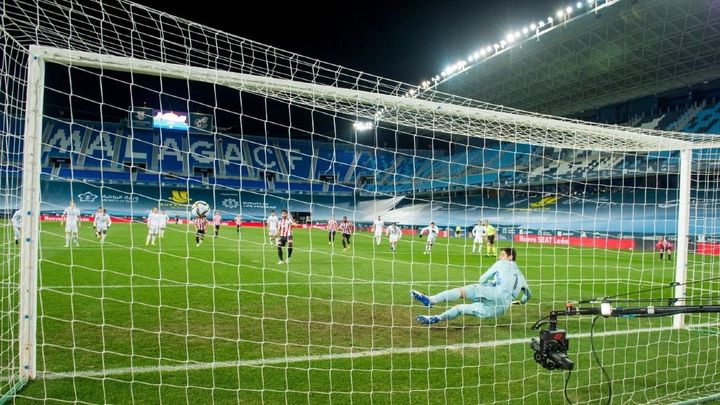 Penalti que transforma Raúl García / EFE