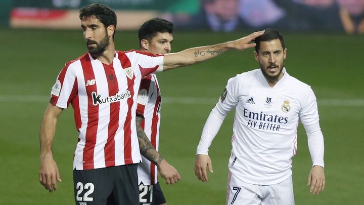 Raúl García y Eden Hazard / EFE