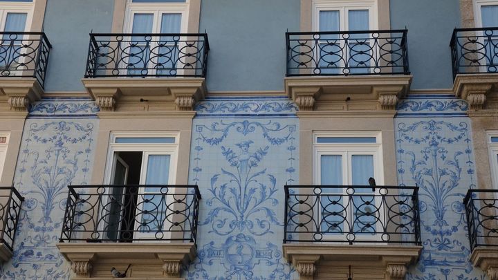 Fachada de azulejo en Portugal / Archivo