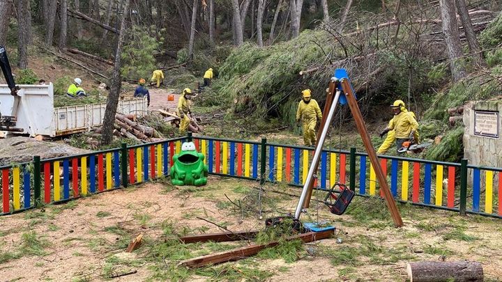 Parque infantil afectado por la caída de árboles / AYTO MORATA DE TAJUÑA