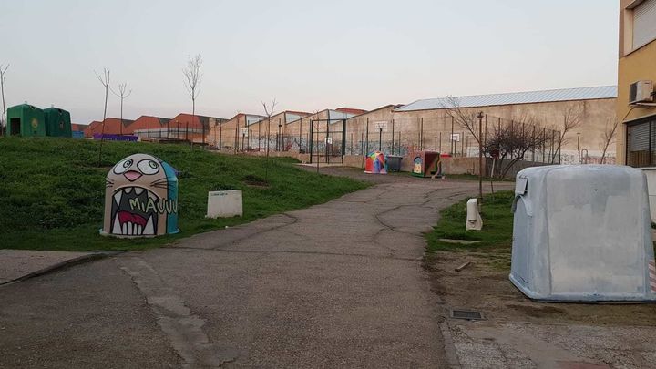 Contenedores destinados a alimentar y cobijar gatos / Telemadrid.es