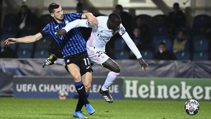 Freuler y Mendy / Agencias