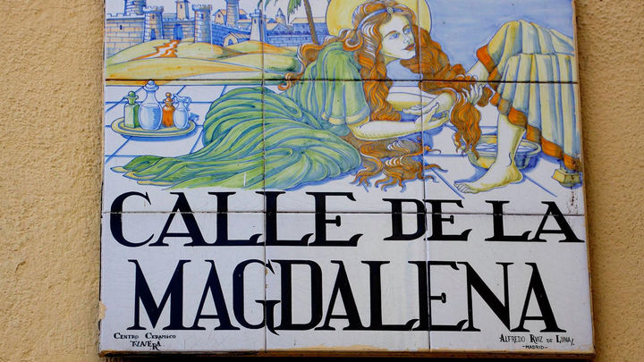 Placa de la calle de la Magdalena, en Madrid / REDACCIÓN