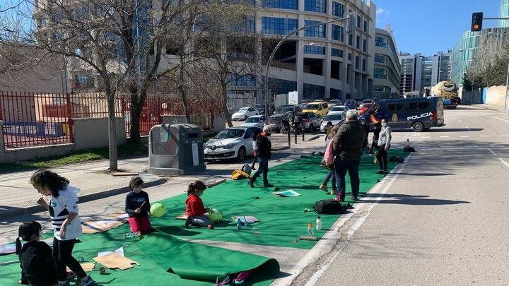 Padres y escolares del colegio Juan Zaragüeta, de Hortaleza, en la pasada Revuelta Escolar / AMPA CEIP JUAN ZARAGÜETA