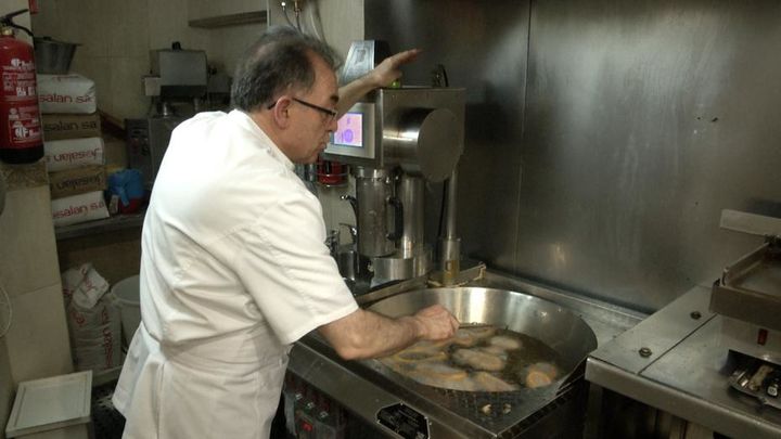 El aceite de freír los churros podría acabar como combustible para la aviación / Telemadrid.es