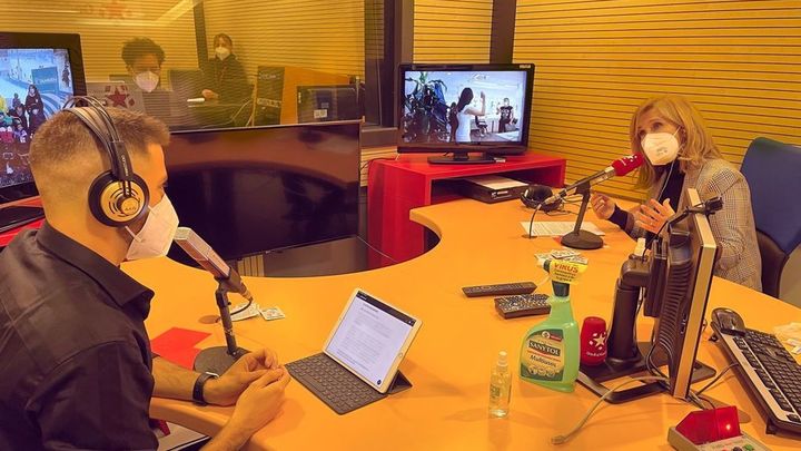 Nando Escribano, con Nieves Herrero, en Onda Madrid. / Comunicación Onda Madrid