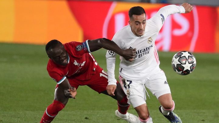 Lucas Vázquez ante el Liverpool / EFE