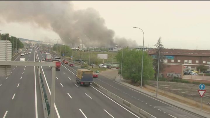 El humo del incendio de Seseña desde la A-4 / TELEMADRID