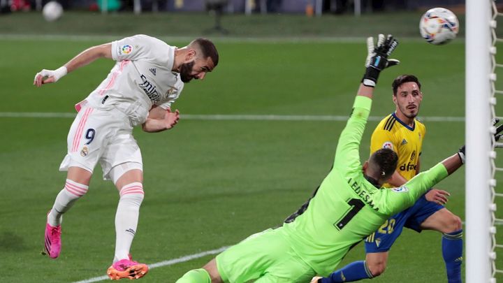Karim Benzema ante el Cádiz / EFE