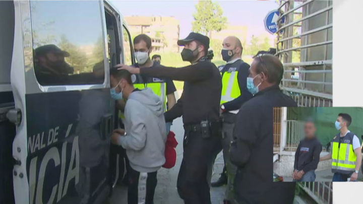 La policía se lleva a los detenidos en la UVA de Hortaleza / TELEMADRID