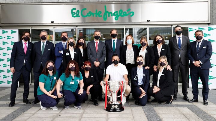 Atlético de Madrid en el Hipercor de Pozuelo / @atleti