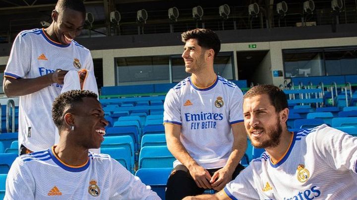 Varios jugadores del Real Madrid, con la nueva camiseta / REAL MADRID