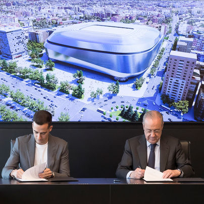 Lucas Vázquez y Florentino Pérez / @realmadrid