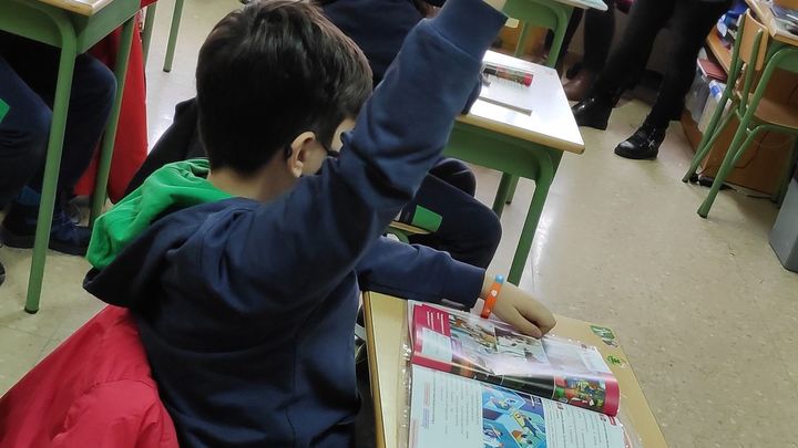 El gasto en libros de texto se lleva una buena parte del presupuesto escolar / CMT