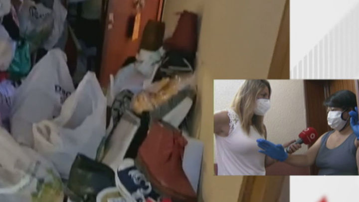 Los vecinos han pedido ayuda para este anciano con síndrome de Diógenes / TELEMADRID