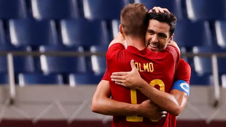 Olmo y Mikel Merino / EFE