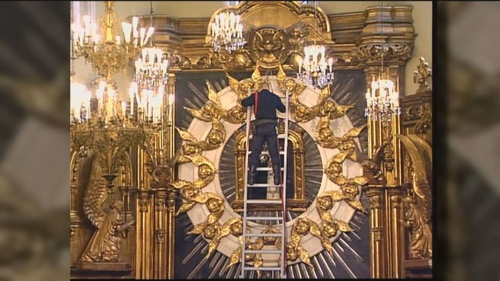 Jesús Rodríguez baja este domingo el cuadro de la Virgen de la Paloma de nuevo / Telemadrid
