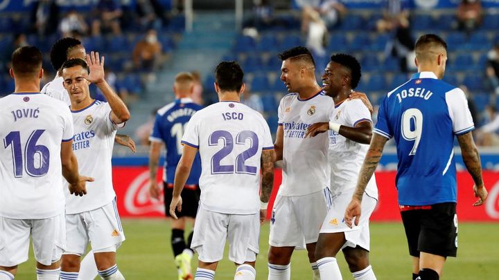Los jugadores del Madrid celebrando la victoria ante el Alavés / EFE