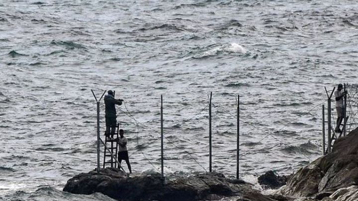 Un joven marroquí fallece al intentar cruzar a nado a Ceuta por El Tarajal / EUROPA PRESS