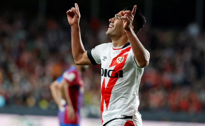 Falcao ante el Barcelona / EFE