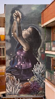 El mural 'Luz' en la calle Móstoles de Fuenlabrada / AYTO FUENLABRADA
