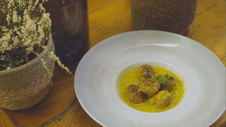 Receta de albóndigas en salsa de cebolla