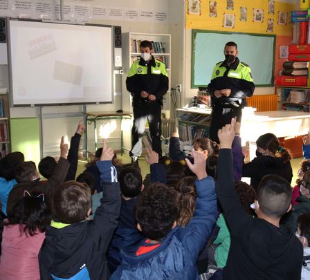 Sesión del programa 'Agente Tutor' en un colegio de Sevilla la Nueva / AYTO SEVILLA LA NUEVA
