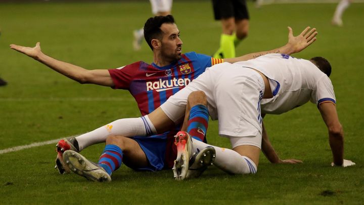 Busquets y Benzema / EFE