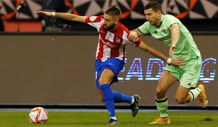Yannick Carrasco ante el Athletic / EFE