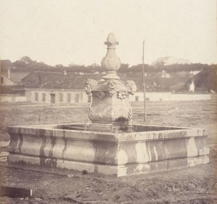 Antigua fuente de la Plaza de Olavide / ALFONSO BEGUÉ