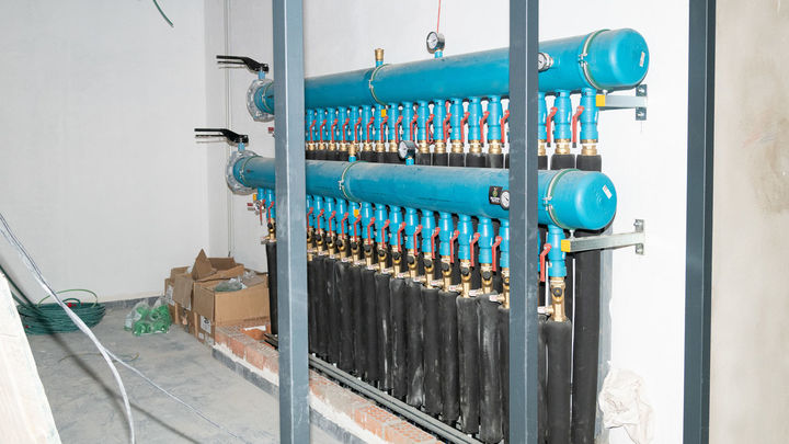 Equipo de climatización del centro de salud / AYTO SEVILLA LA NUEVA