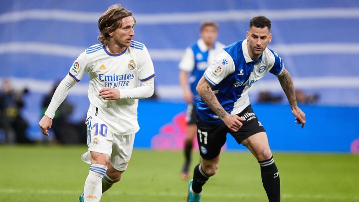 Modric ante el Alavés / EFE
