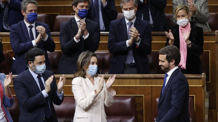 Casado, aplaudido por la bancada del PP en el Congreso en el día de su adiós / EFE