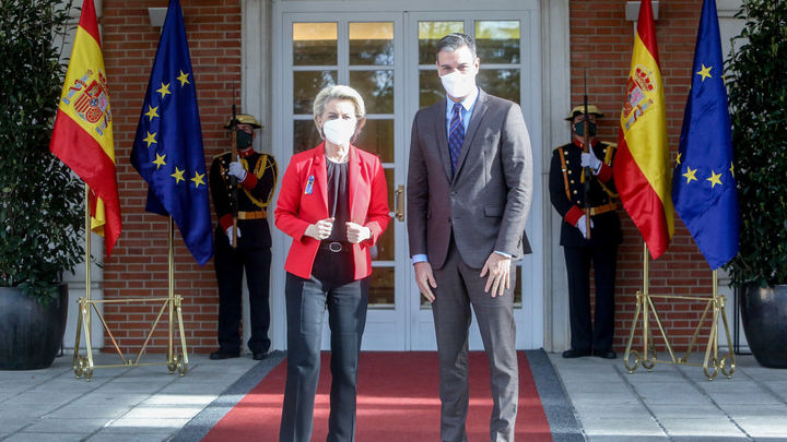 La presidenta de la Comisión Europea, Ursula von der Leyen, se reúne con el presidente del Gobierno, Pedro Sánchez, en La Moncloa, a 5 de marzo de 2022, en Madrid (España). / Europa Press