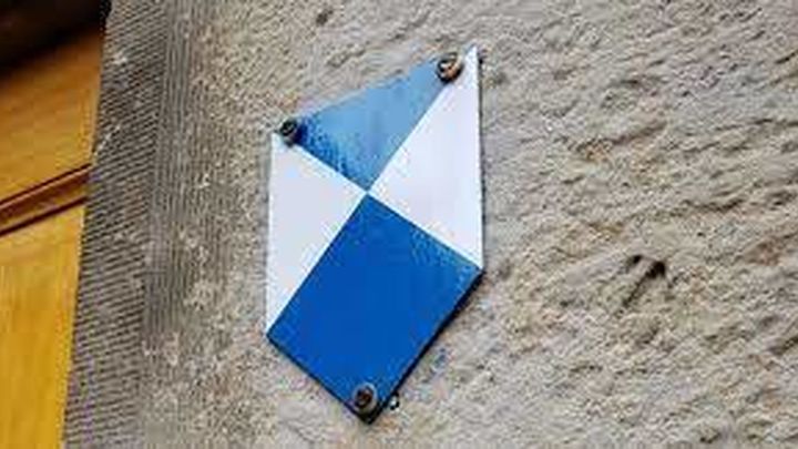 El 'escudo azul', el emblema de la UNESCO para proteger los Bienes Culturales de los bombardeos / UNESCO