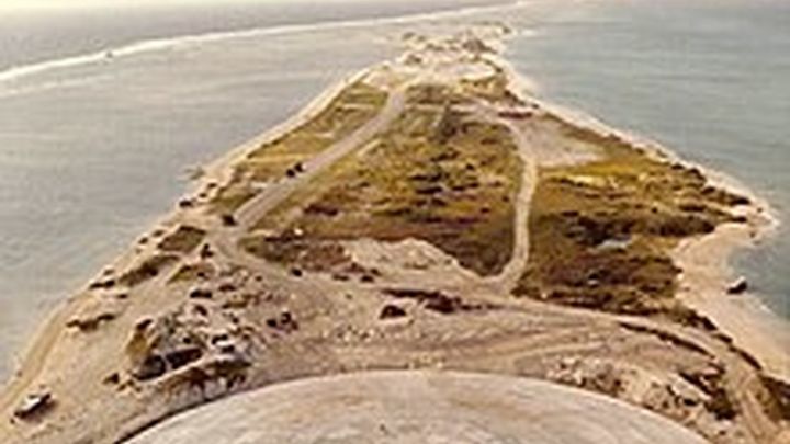 La cúpula del atolón de Runit bajo la que se encuentran restos de pruebas nucleares militares de EEUU / WIKIPEDIA