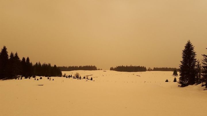 No es la Sierra de Guadarrama, son los Alpes durante la calima de 2021 / ACRO