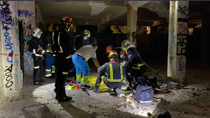 Servicios de emergencia rescatan a un joven precipitado mientras "hacia espiritismo" en antiguo hospital de la Barranca / COMUNIDAD MADRID