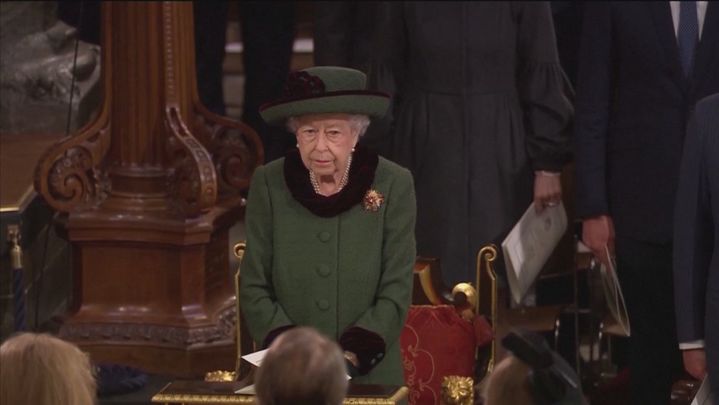 La Reina Isabel II durante el funeral / TELEMADRID