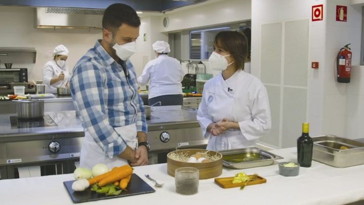 La mejor ensaladilla rusa de Madrid la preparan... ¡En un hospital!