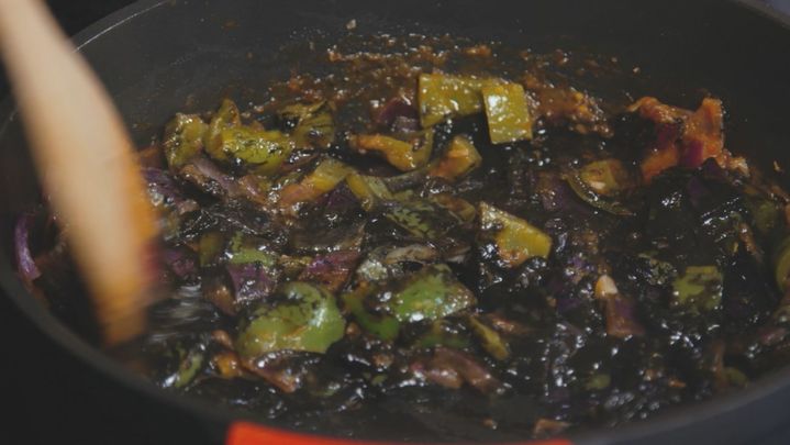 Receta de chipirones en su tinta rellenos