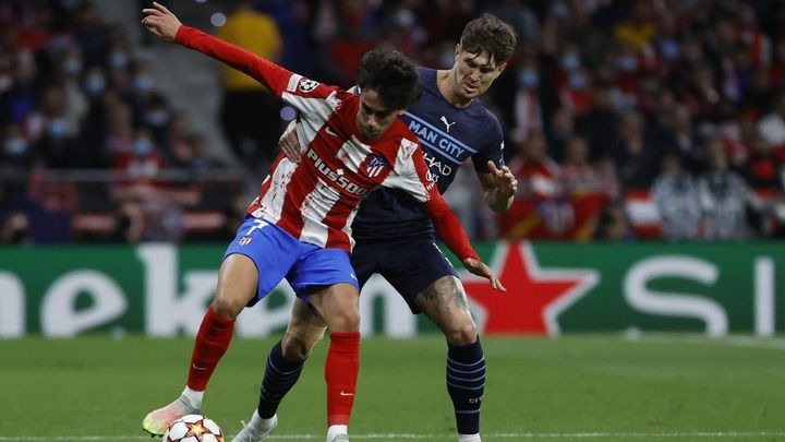 Joao Félix ante el Manchester City / EFE