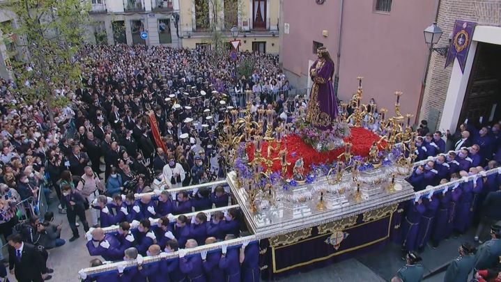 Salida de Jesús El Pobre de la Iglesia de San Pedro El Viejo / TELEMADRID