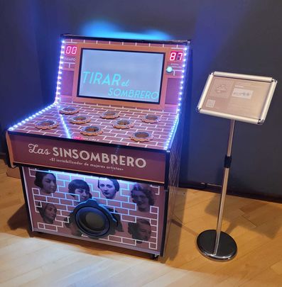 Máquina dedicada a 'Las sin sombrero' / AYTO ALCALÁ DE HENARES