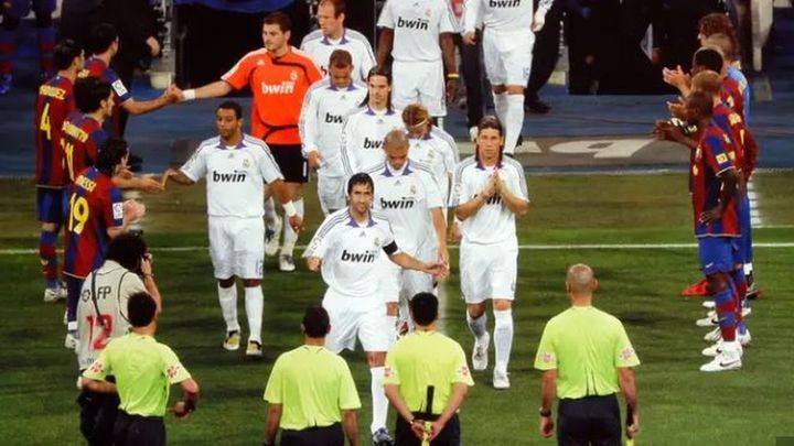 Pasillo del Barça al Real Madrid / EFE