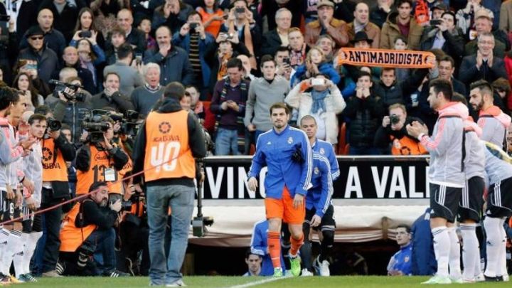 Pasillo del Valencia al Real Madrid en 2004 / EFE