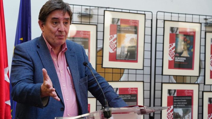 Luis García Montero en el acto de homenaje a Almudena Grandes realizado en Móstoles / AYTO MÓSTOLES