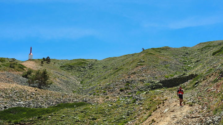 Uno de los corredores en el tramo de la Bola del Mundo en una edición pasada / MAM