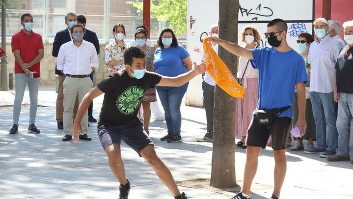 Juegos en un campamento urbano del distrito de Villaverde / TELEMADRID